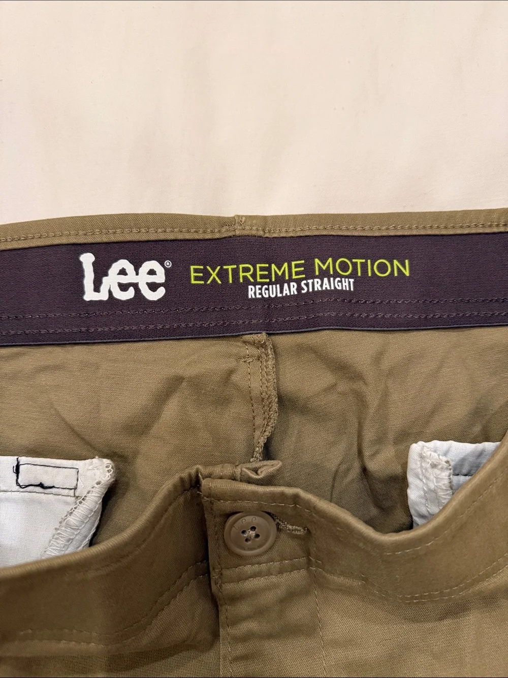 NWT Men’s Lee Extreme Motion Flat Front Pant